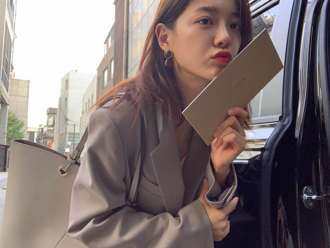 キム・セジョン（Gugudan SeMiNa）さんのインスタグラム写真 - (キム・セジョン（Gugudan SeMiNa）Instagram)「#협찬 9월 10일 (금) 오후 11시 (한국 시간) 마이클 코어스의 SPRING/SUMMER 2022 RUNWAY SHOW가 공개됩니다!  이번 컬렉션은 뉴욕 패션 위크를 지원하기 위해 런웨이 쇼의 형태로 선보일 예정인데요, 마이클 코어스 사이트 (www.michaelkors-collection.com) 와  인스타그램 (@Michaelkors) 을 통해 라이브 스트리밍으로 감상하실 수 있습니다! #MichaelKorsCollection #Michaelkors @michaelkors」9月10日 18時14分 - clean_0828