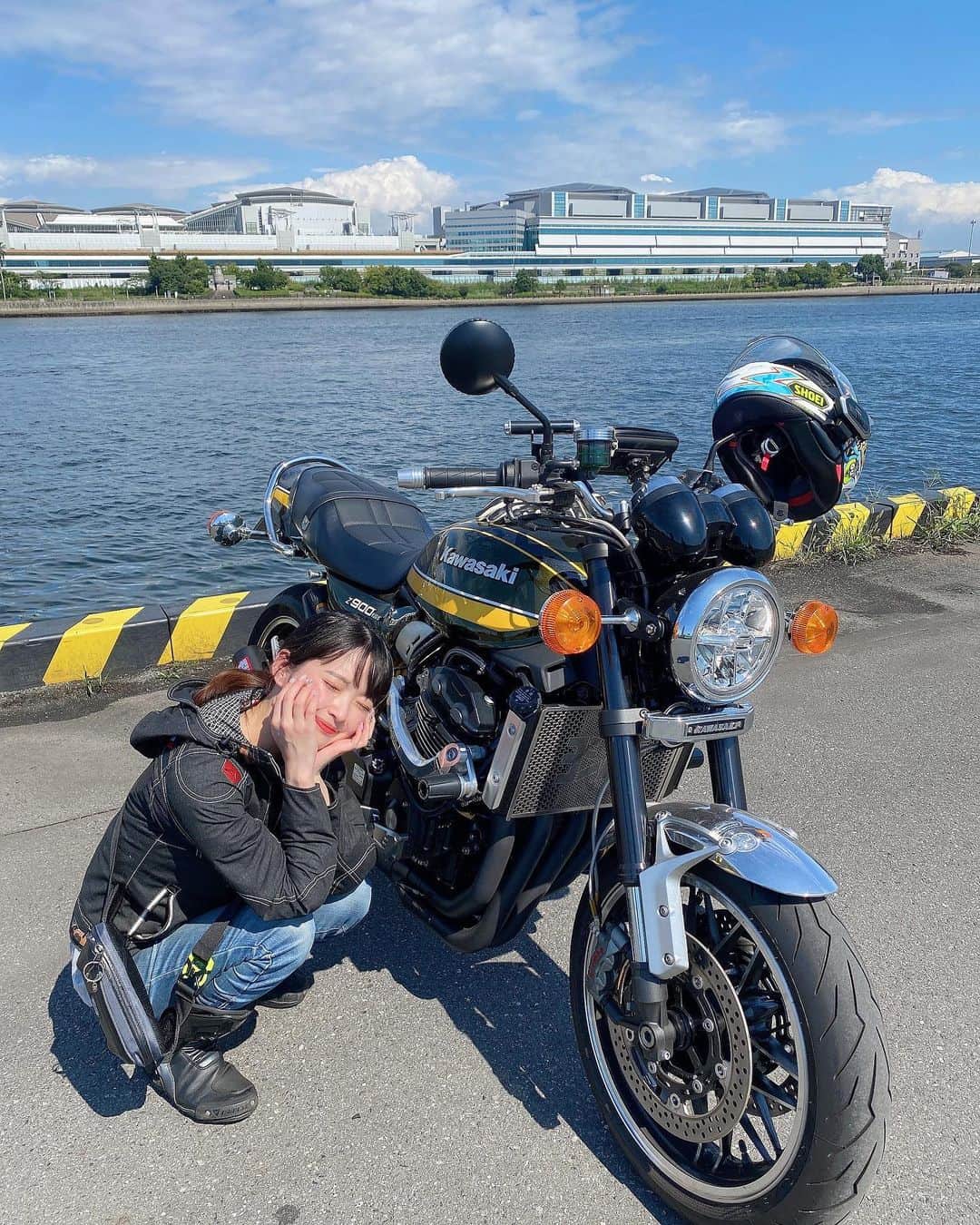 AMIのインスタグラム：「・ ・ 2ヶ月ぶりのバイク最高だったー！！🥺(久しぶりすぎて緊張した) ・ ・ ・  #バイク #バイク女子 #bike #バイクのある生活  #バイクのある風景  #バイクが好きだ  #バイク好きな人と繋がりたい  #バイクウェア #kawasaki  #z900rs #zx14r  #dainese #ダイネーゼ #クシタニ #shoei」