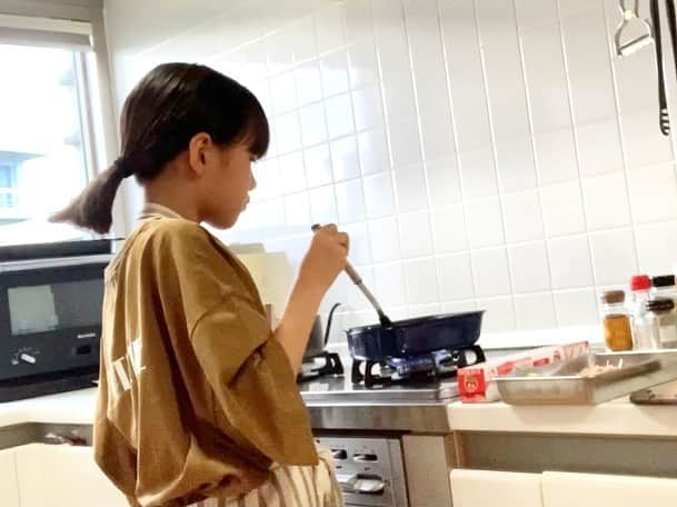 小林三江子さんのインスタグラム写真 - (小林三江子Instagram)「イリスが初めて一人で作った冷やし中華😊 錦糸卵もきゅうりの千切りも、もちろんタレも作ったよ👍🏻 上手に美味しく出来ました💯  #mydeariris #イリタン  #大好物の冷やし中華  #もう秋だけど  #一年中食べるよ」9月10日 21時15分 - mieko_kobayashi