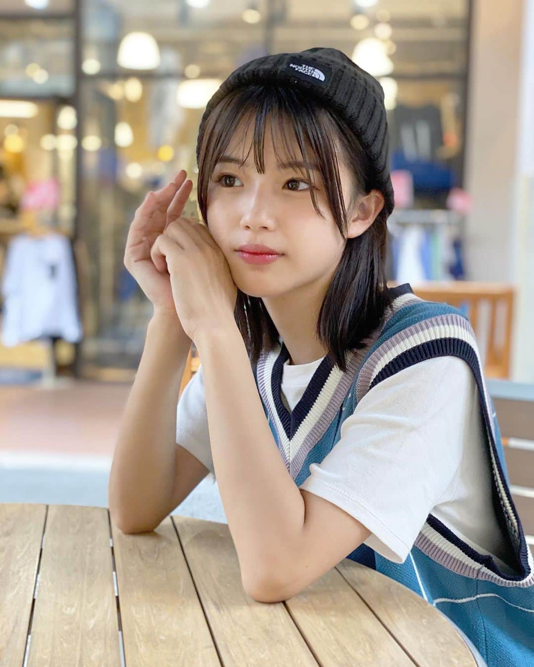 のインスタグラム：「半袖もそろそろ終わりだ〜🌥」