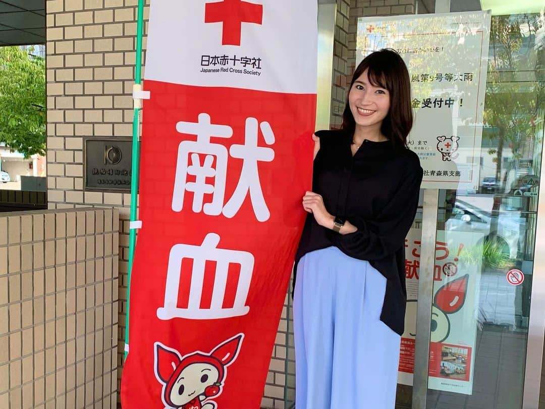 澤田愛美さんのインスタグラム写真 - (澤田愛美Instagram)「. 献血者数が足りていないと聞き、 きょうは青森献血ルームに取材に伺いました🎤  献血に協力してくれる人数が 必要な人数を下回る状況が続いているそうです。 現状について 20日(月)のスーパーJチャンネルABAで お伝えします👩‍💻  新型コロナワクチン(ファイザー社とモデルナ社)を接種後 48時間経っていたら献血OK💉ということで、 献血する気満々で伺ったら まさかの😱検査で数値が足りず...😭  次こそは万全の状態で伺います😤✨   #献血 #献血ルーム #青森献血ルーム #スーパーjチャンネルaba」9月10日 21時26分 - amy____oxox