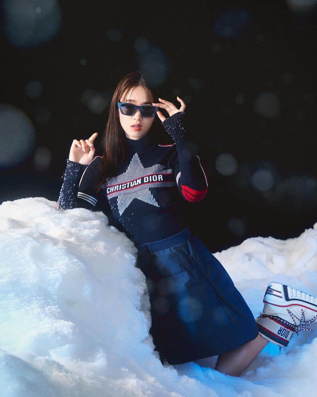 横田真悠さんのインスタグラム写真 - (横田真悠Instagram)「🌬🌬🌬 ディオールから初のスキーコレクションWINTER DREAM #DiorALPS  が登場します❄️  トリコロールカラーも一つ一つのアイテムの形もとっても可愛い🤭🤍 早く冬になれ~笑！  ＠dior @MariaGraziaChiuri #DiorALPS #Dior」9月10日 21時30分 - yokota_mayuu
