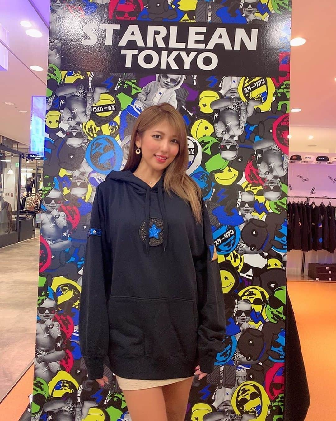 神谷麻美さんのインスタグラム写真 - (神谷麻美Instagram)「#スターリアン の #パーカー 可愛すぎ～🥰💖🪐💖👶🏻💖✨  #ユニセックス だよ👫💘✨   #赤ちゃん × #宇宙 って最強だよね👶🏻🪐💘💘🌟✨ 私の好きな世界🪐👶🏻🍼👽💖🌈🌈💖✨   #スターリアン東京  #ストリートファッション  #原宿ファッション #ラフォーレ原宿 #セレクトショップ  #オススメブランド 💘👶🏻🪐✨」9月10日 21時37分 - asamice428