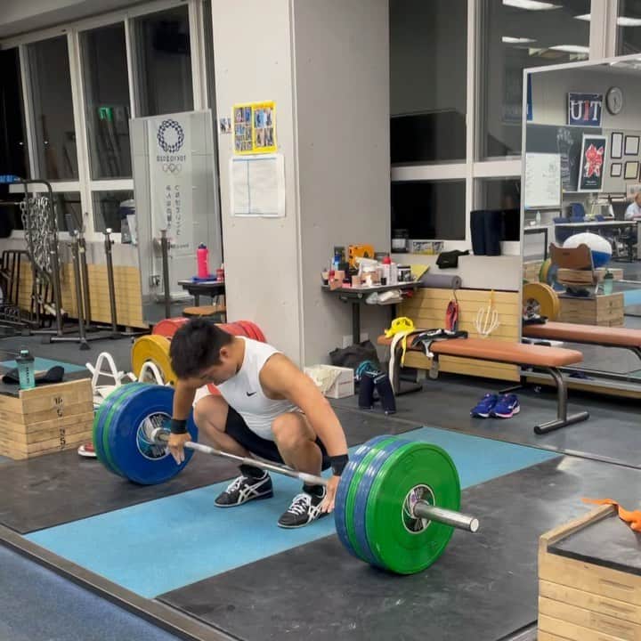 のインスタグラム：「snatch140kg  久々の高重量、重かったです。 #weightlifting #olympiclifting  #cleanandjerk #clean #jerk #snatch #deadlift  #squat  #crossfit #fitness #training  #cwx #chrio #asics」