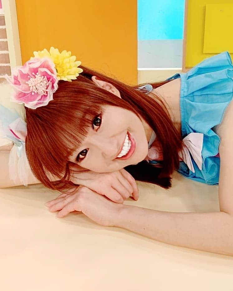 さゆりさんのインスタグラム写真 - (さゆりInstagram)「今日も『きらきん!』楽しかったです〜🥰  #学天即ちゃん達のロケVで #めちゃめちゃ可愛い #ウサギちゃん達が〜😍😍😍 #でもVTRのうさちゃんより #さゆりの左目の方が赤かった〰🤣 #ちなみに🎶 #小学生の時 飼ってた #チンチラウサギちゃん🐰 #2年生の5月30日火曜日に亡くなったのー😭 #悲しすぎて #一生5月30日は思い出してあげると誓った❤️さゆりの巻〜🤣 #かつみさゆり #きらきん」9月10日 22時58分 - katsumisayuri_sayuri