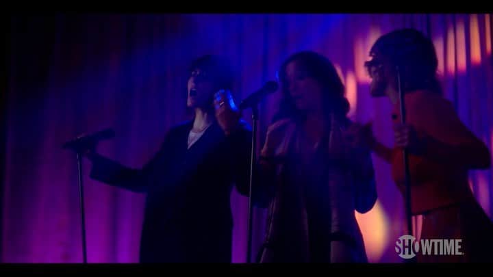 キャサリン・メーニッヒのインスタグラム：「I will only do karaoke with these 2. Unedited and directed by the glorious @katrellekindred 🙌🏻#thelword」