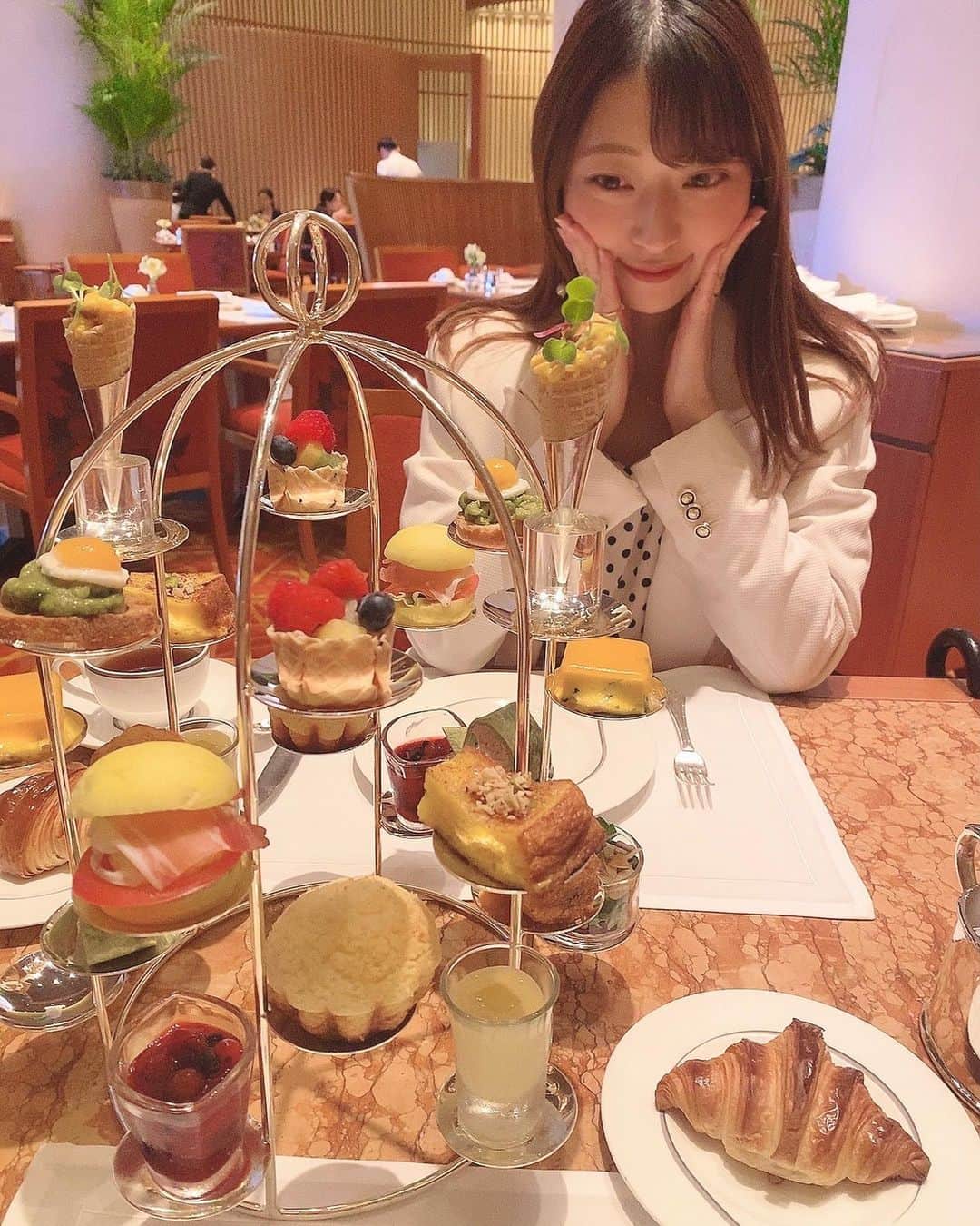 中山琴葉さんのインスタグラム写真 - (中山琴葉Instagram)「⁡ ⁡ ⁡ ⁡ ペニンシュラホテルでモーニング😍 最高でした！🤍 ⁡ ⁡ ⁡ ⁡ ⁡ ⁡ #ペニンシュラホテル#モーニングセット」9月11日 0時50分 - kotoha_nakayama