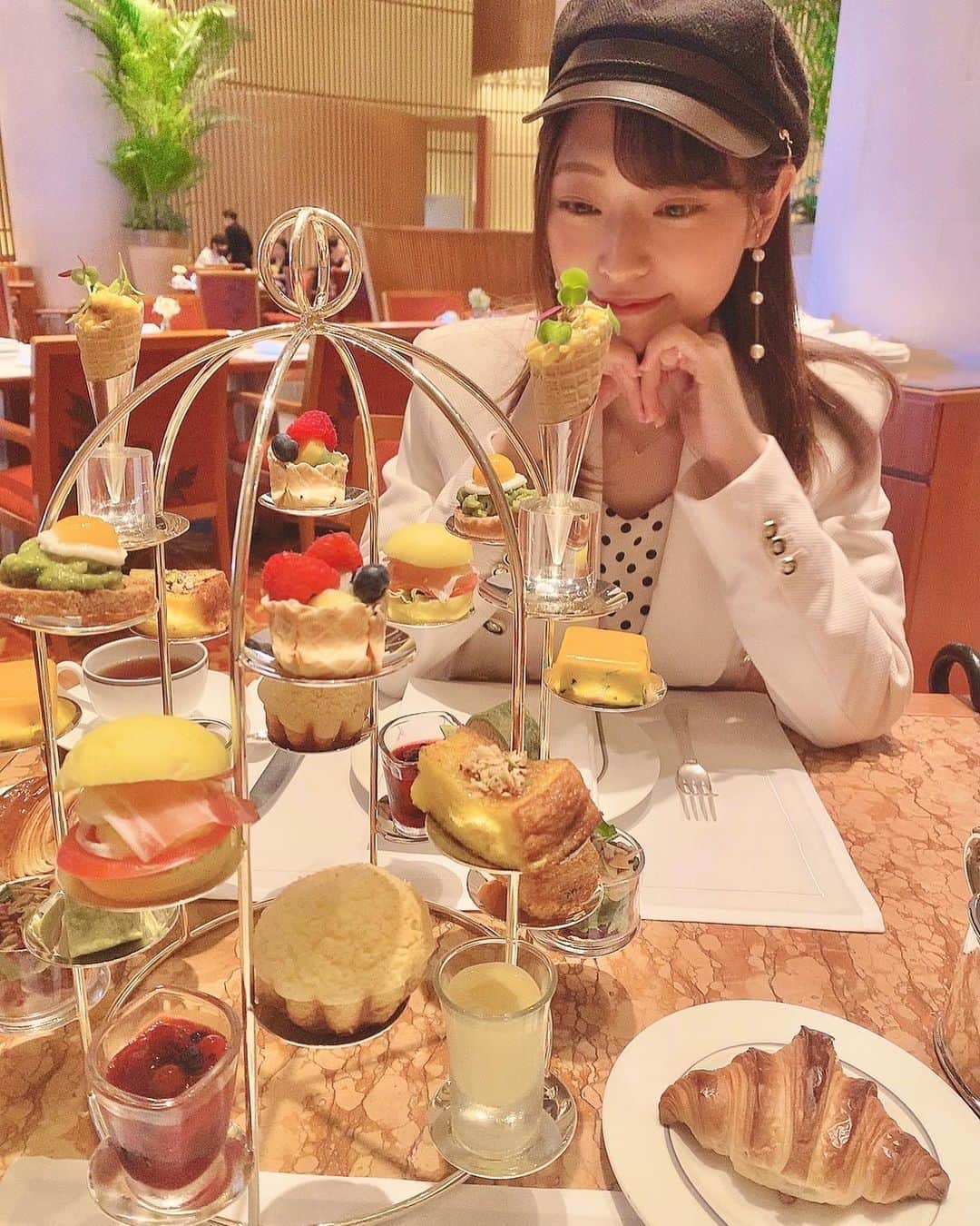 中山琴葉のインスタグラム：「⁡ ⁡ ⁡ ⁡ ペニンシュラホテルでモーニング😍 最高でした！🤍 ⁡ ⁡ ⁡ ⁡ ⁡ ⁡ #ペニンシュラホテル#モーニングセット」