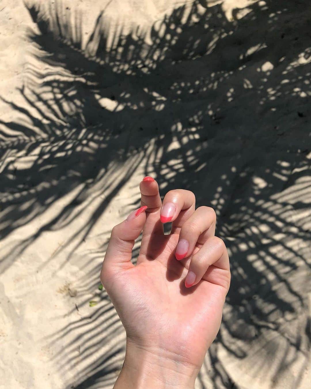 のインスタグラム：「. からーふれんち🦖💘 . . . . . #newnail」