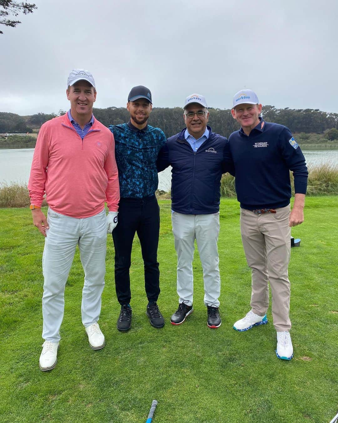 ステフィン・カリーさんのインスタグラム写真 - (ステフィン・カリーInstagram)「Incredible day at the @workday Charity Classic!! @philmickelson thought I flinched. What y’all think?! 😂」9月11日 14時28分 - stephencurry30