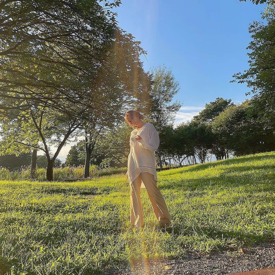 河西智美さんのインスタグラム写真 - (河西智美Instagram)「いつもはぴったりめの服がすきだけど ゆるゆるな服で 心もゆるゆるした日🤍」9月11日 15時15分 - chiyu3u