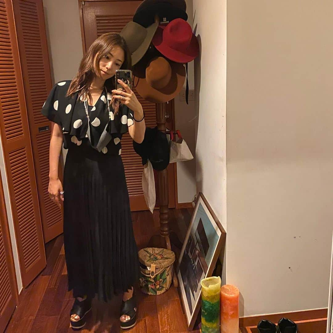 MEGUMIさんのインスタグラム写真 - (MEGUMIInstagram)「自粛ムードの中、自分のテンションを上げるには洋服が本当に効果的❤️‍🔥 毎日コーディネート考えるのは楽しいですねー！ #最近はこんな格好でお送りしました」9月11日 9時56分 - megumi1818