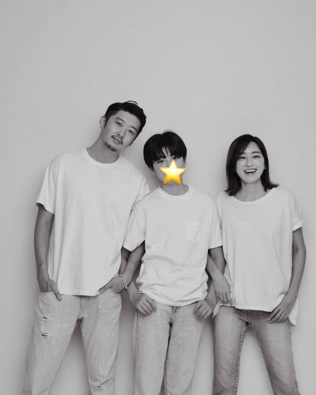 柴田翔平のインスタグラム：「my fam 👨‍👩‍👦 #家族 ・ @gori_kuramoto_work  ありがとうございます🙏 #ニカショウ夫婦#ニカショウファミリー#柴田翔平#仁香#YouTube」