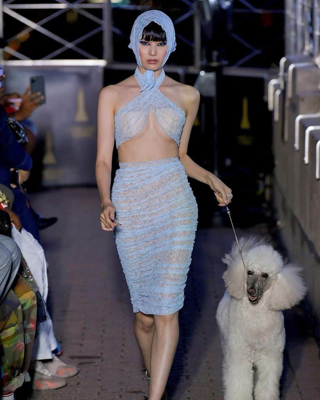 新井貴子のインスタグラム：「LAQUAN SMITH SS22❤️‍🔥  Walking on the top of the Empire State Building with adorable Jenny🐩 was one of my most precious moments 💕 Thank you @laquan_smith for having me at this stunning show🙏🏻」