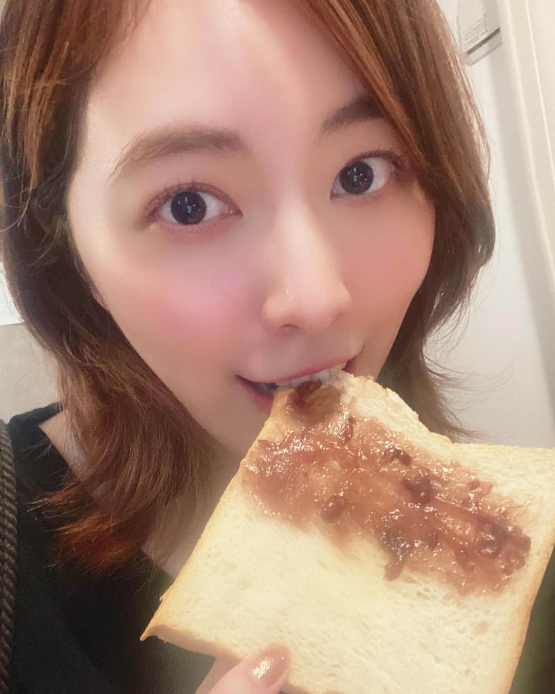 松井珠理奈さんのインスタグラム写真 - (松井珠理奈Instagram)「大分に無事到着🥰 愛知県民の私は、お家でも小倉トースト食べます🎵 皆様の地元名物教えてください💕  #名古屋 #愛知 #大分 #名物  #教えて #トースト #パン #小倉トースト  #食パン  #bread  #bakery  #love  #yummy  #delicious  #🍞」9月11日 11時01分 - jurinamatsui3