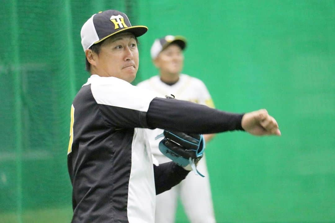 阪神タイガースさんのインスタグラム写真 - (阪神タイガースInstagram)「今日は甲子園球場でウエスタン・リーグ公式戦が行われます！試合前練習の様子です！ #西純矢 選手 #望月惇志 選手 #加治屋蓮 選手 #荒木郁也 選手 #榮枝裕貴 選手 #俊介 選手 #ウエスタンリーグ  #阪神タイガース #挑超頂」9月11日 11時13分 - hanshintigers_official