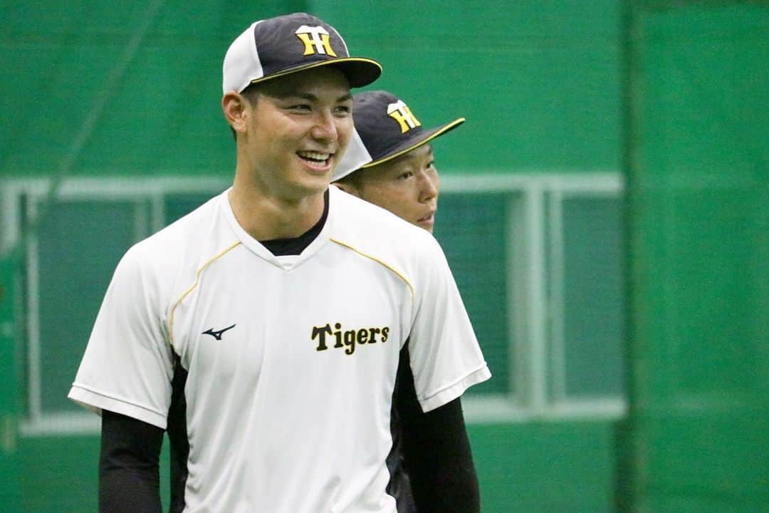 阪神タイガースさんのインスタグラム写真 - (阪神タイガースInstagram)「今日は甲子園球場でウエスタン・リーグ公式戦が行われます！試合前練習の様子です！ #西純矢 選手 #望月惇志 選手 #加治屋蓮 選手 #荒木郁也 選手 #榮枝裕貴 選手 #俊介 選手 #ウエスタンリーグ  #阪神タイガース #挑超頂」9月11日 11時13分 - hanshintigers_official