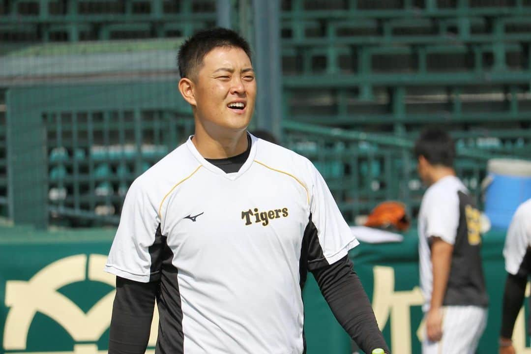 阪神タイガースさんのインスタグラム写真 - (阪神タイガースInstagram)「今日は甲子園球場でウエスタン・リーグ公式戦が行われます！試合前練習の様子です！ #西純矢 選手 #望月惇志 選手 #加治屋蓮 選手 #荒木郁也 選手 #榮枝裕貴 選手 #俊介 選手 #ウエスタンリーグ  #阪神タイガース #挑超頂」9月11日 11時13分 - hanshintigers_official