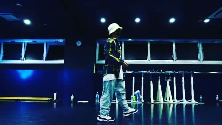 Show-heyのインスタグラム：「| Dance🕺  Music : Ex feat. YG Artist : Ty Dolla $ign Studio : @endancestudio scramble」