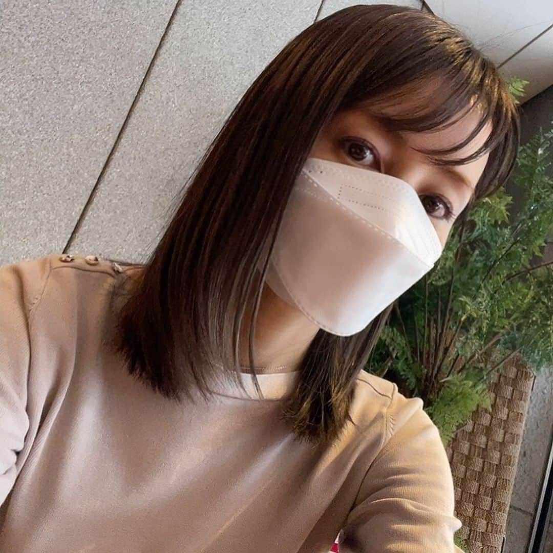 矢田亜希子さんのインスタグラム写真 - (矢田亜希子Instagram)「リゾートカフェぽい今日の朝一現場。 #ドラマ#ドラマロケ#情報解禁まだのもの#役衣装#役ヘアメイク」9月11日 12時51分 - akiko_yada