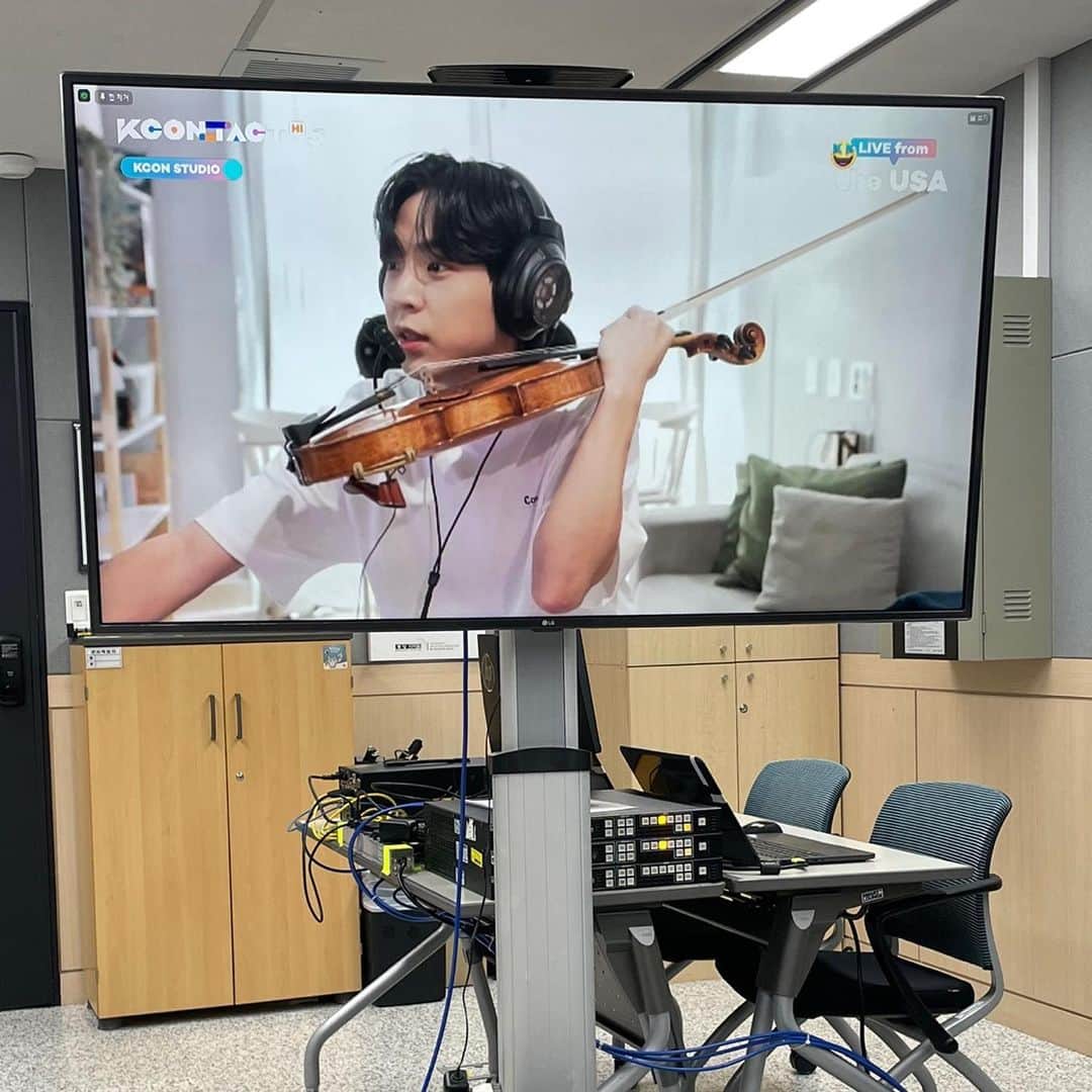 Jun Sung Ahnのインスタグラム：「Thanks for tuning in to my live meet&greet!! Hope ya'll had fun watching 😍 #KCON #kcontact5 #kcontact」