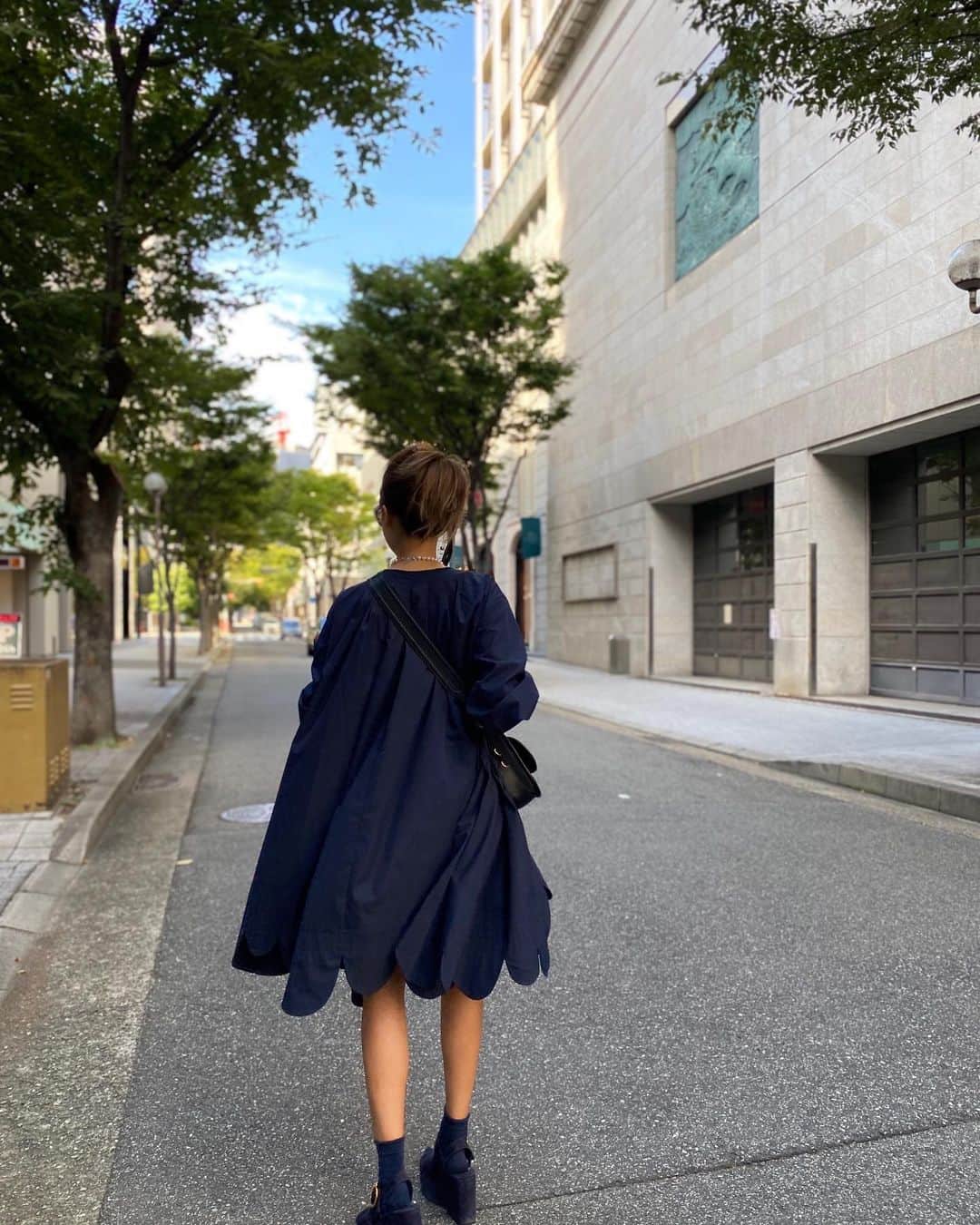 Risako Yamamotoさんのインスタグラム写真 - (Risako YamamotoInstagram)「weekend♥︎  靴下が絶妙な長さのおかげで脚が細く見えてちょっと嬉しい🤍🤏🏽  クラシックなショルダーbag探していて見つけました♥︎ @mulberryengland  今すぐに飛んで行きたい✈︎🇬🇧  OP/// #rosymonster  BAG/// #mulberry SHOES/// #PRADA  #ootd #fashion #coordinate」9月11日 23時25分 - risako_yamamoto