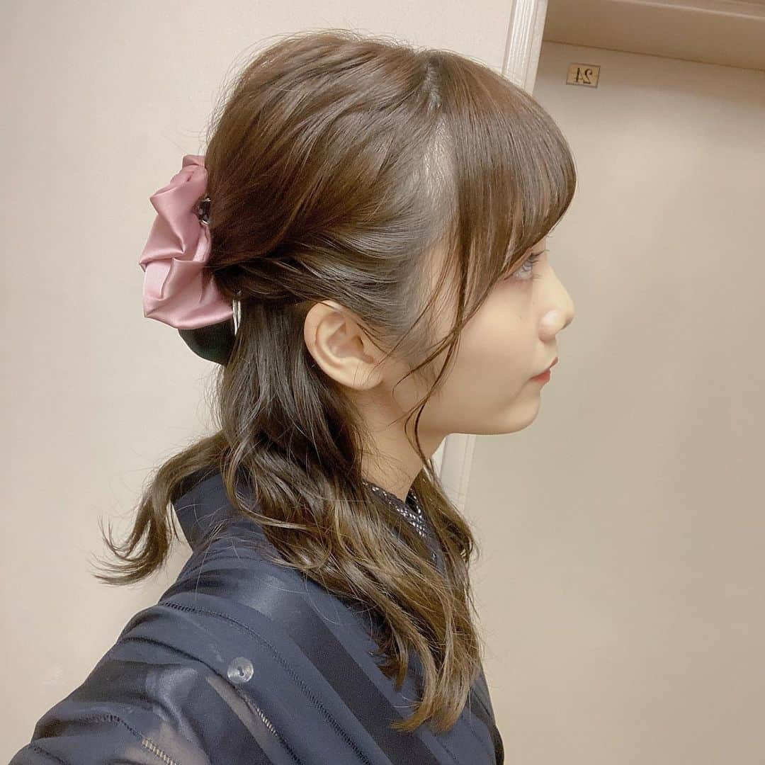 MOMOKAさんのインスタグラム写真 - (MOMOKAInstagram)「・ 無事！ 染唎笑(ソムリエ)落語終了いたしました！！！！ 花澤桃花としての初舞台でした🍑🌸 ふぁー！終わったああ！ 無事終わって嬉しいけどちょと寂しいね。ハナもヨーコも零号もありがとう！しばらく落語口調の喋り方が抜けなさそう。。😮😮笑 それくらい不安で、台本ボロついてくるくらいにはめくったかな。本番始まっても手は震えてたし。(笑)できるのか?って自分に思ってたけど、、、まさかこんなに楽しく終えられるとは思っていませんでした。笑 この機会をくださったスタッフさんにも、演出の23さんにも感謝！ありがとうございます！！  そして、こんなご時世の中、こうして一人で舞台に立つタイミングでも見に来てくださる方々にも、感謝しています。本当にありがとうございます！ 私のことを応援してくださる方々に少しでも恩返しできるように、幸せな気持ちになっていただけるように、頑張ります。これからもよろしくね😋推してねー！！！🥰笑」9月11日 18時08分 - momoka_jewel