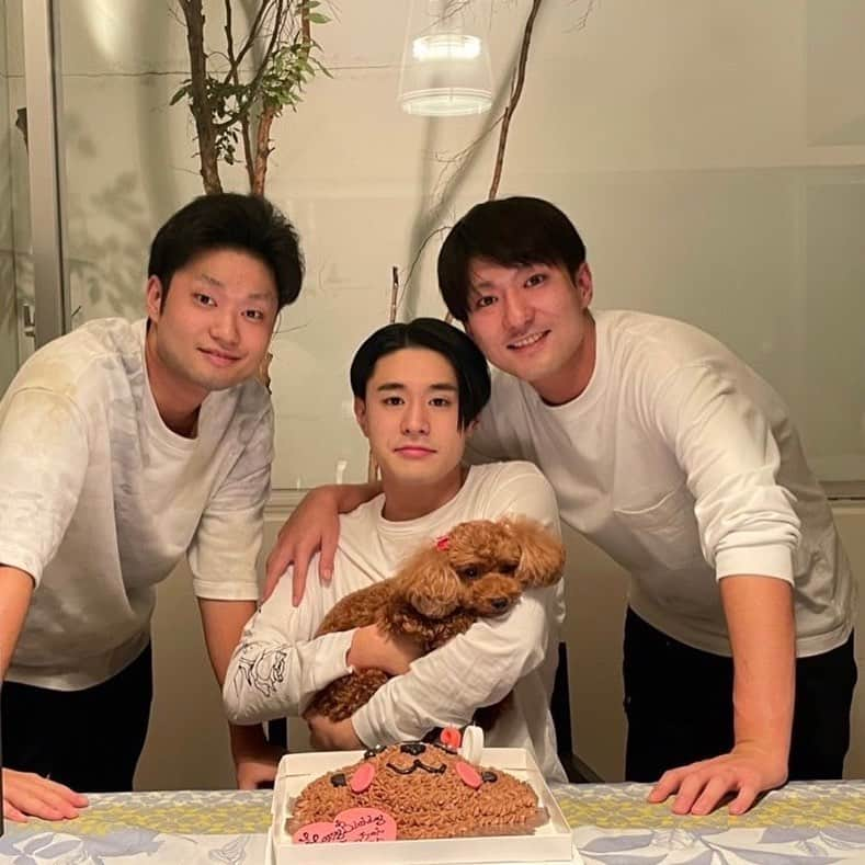 中村歌之助さんのインスタグラム写真 - (中村歌之助Instagram)「昨日は20歳の誕生日でした！  たくさんのお祝いのメッセージありがとうございました。より気を引き締めて歌舞伎は勿論のこと、大学との両立など色々なことにチャレンジしつつ、楽しみながら自分らしく一所懸命頑張ります。  これからも宜しくお願い致します！  #中村歌之助 #歌舞伎役者 #歌舞伎　 #誕生日 #20歳 #成人」9月11日 18時15分 - utanosuke.official