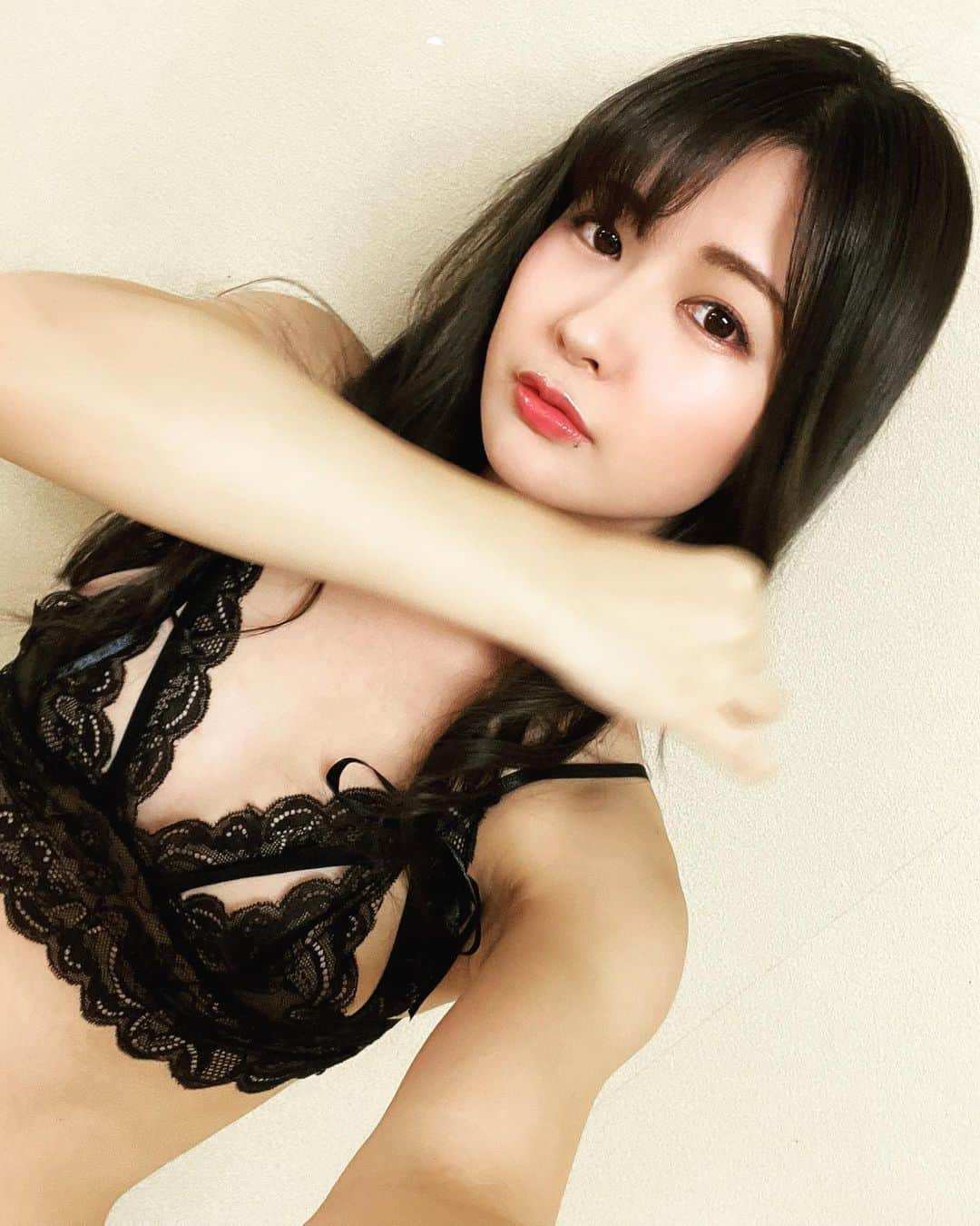 水谷あおいのインスタグラム：「🌷Fantiaはじめます🌷  水谷の居場所をつくりました☺️ 初めてで拙い部分もあるかもしれませんが、みんなが見たいもの、水谷がやりたいことをお届けし続けていけるように頑張っていきますので、どうか応援よろしくお願いします🙏 今月後半に始動します 覗いてみてください💙 https://fantia.jp/fanclubs/246783  プロフィール画面に記載のURLからとべます @aoimizutani0522」