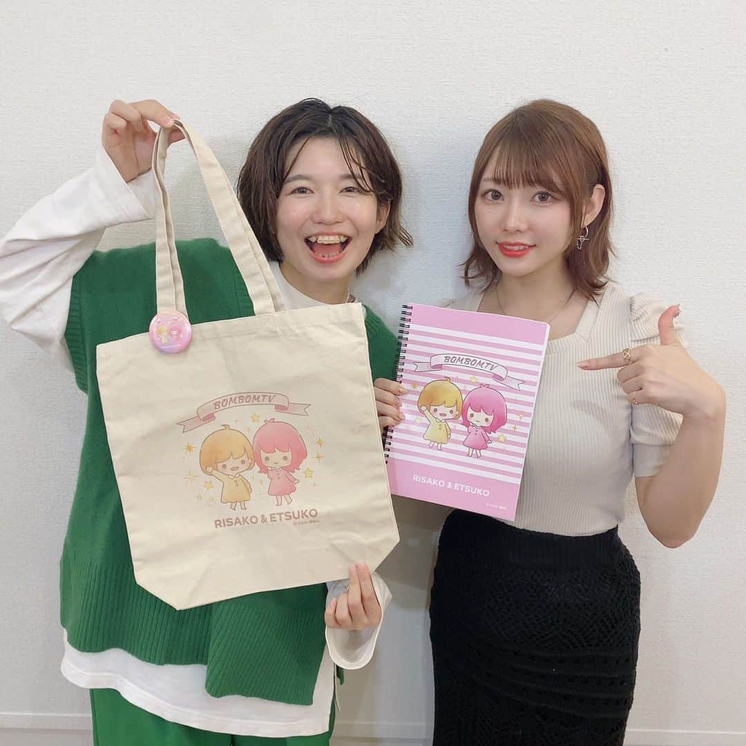 えっちゃんさんのインスタグラム写真 - (えっちゃんInstagram)「めちゃくちゃ可愛いグッズが！ 初の2人での #推しペア投票 グッズ！ グッズ販売のURLはこちらです！ https://muuu.com/collections/ondemand-28077-6135 . . 既に販売中となります☀️ . .  #ボンボンtv  #えっちゃんねる #えっちゃん　#りっちゃん　#えつりつ　#りつえつ　#りさえつ #グッズ #新商品」9月11日 19時53分 - ecchan_bom2