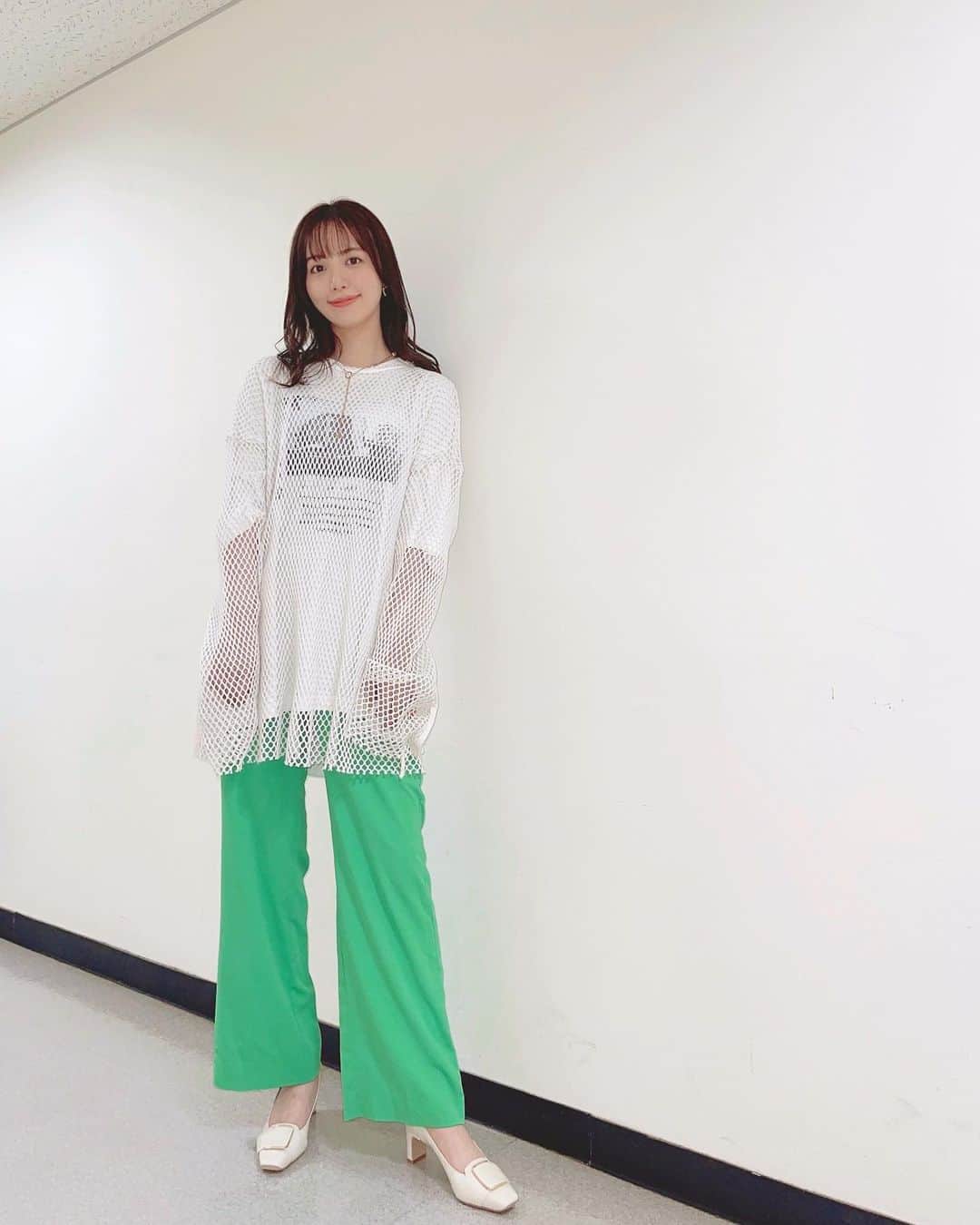 のインスタグラム：「. . 昨日載せた全身バージョン🕊 私服もこんなにオシャレになりたい。笑  tops @creolme_official pants @rosebud_official_ pierce @__ukiyosioka necklace @haku_fleur boots @dianashoespress  明日から大相撲が始まりますね！♡ . . #fashion #fashionstyle #instafashion  #creolme #ukiyosioka #hakufleur #pierce #ピアス #ピアスタグラム #ゴールドアクセサリー #ゴールドピアス  #ゴールドネックレス #ootd #outfit  #necklace #ネックレス #パールネックレス #tops #トップス #秋コーデ #秋服コーデ  #ミディアム #ミディアムヘア #山根千佳」