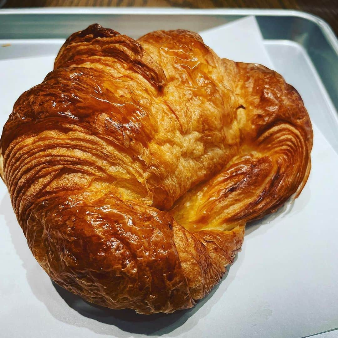 リンさんのインスタグラム写真 - (リンInstagram)「🥐   #ちょっと前の  #クロワッサン  #メゾンランドゥメンヌ   #maisonlandemaine   #麻布台  #美味」9月11日 20時04分 - lynn.06.01