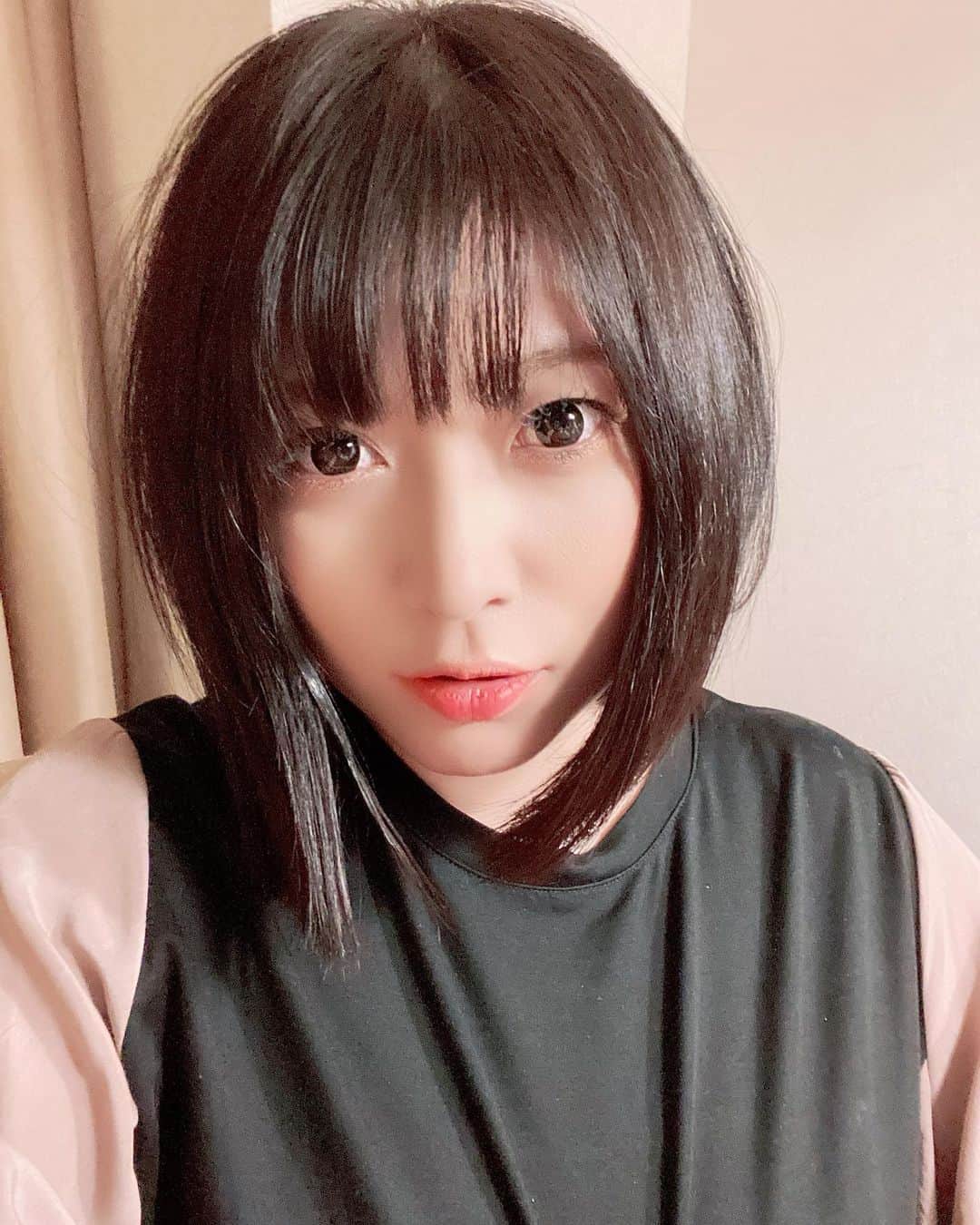 鈴華ゆう子のインスタグラム：「岐阜に来ました。そしてYouTubeにライブの裏側潜入動画を投稿したよー！ 明日、和楽器バンド岐阜公演よろしくお願いします(*•̀ᴗ•́*)و ̑̑  #和楽器バンド  #華風月  #鈴華ゆう子  #Wagakkibnd  #yukosuzuhana」