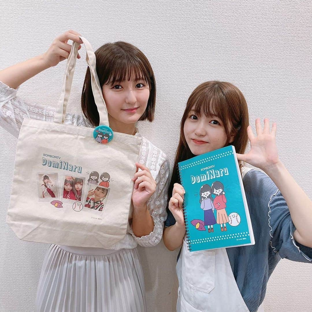 金城成美さんのインスタグラム写真 - (金城成美Instagram)「推しペア投票、ありがとうございました！ どみなる🍠⚾️ペア、 1位になることができました！ * みんながすごくたくさん応援してくれて、なんと合計約21万シェア！すごくびっくりしました。本当にありがとう！！！ * 各ペアごとのグッズも今日から発売！ どみなるはゆるかわなデザインと、トートバッグにはチェキ風をプリント🤳 色合いは男子も女子も使えそうなものにしたので、ゲットしてくれたら嬉しいな！ * * #どみなる #推しペア投票 #生放送観てくれた皆様もありがとう！ #グッズ #トートバッグ #文房具 #アクセサリー」9月11日 22時04分 - kinjo_narumi