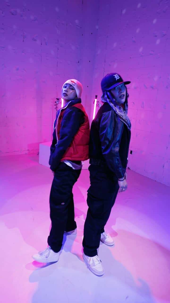 KYOKAのインスタグラム：「Japanese Vibe🔥 How fresh!!! Dancing on Japanese Rap🎤 Do you like it??😎  Give us some coments!!  🎵 @iamrealnene   💃 @amamiqueen    @kyoka_rushball.official   🎥 @mak_otome    @feworks_films   #redbull #baby_g #babyg_jp #dance_bg #kyokarb」