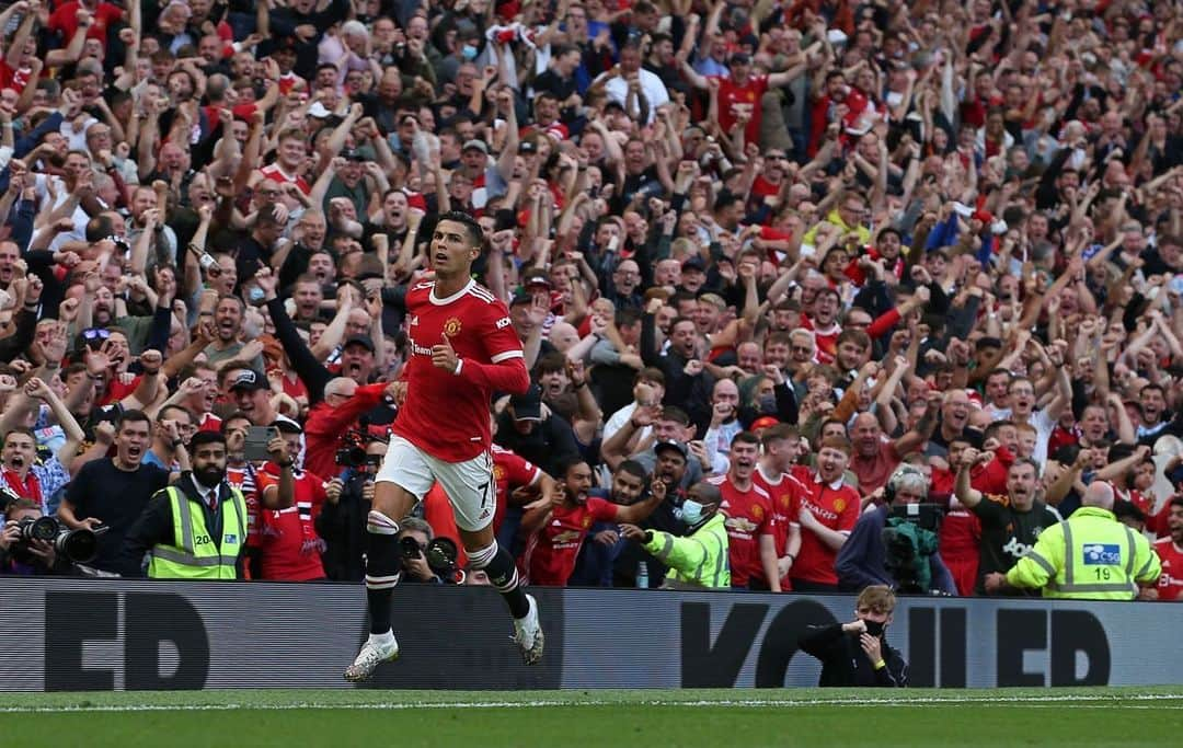 クリスティアーノ・ロナウドさんのインスタグラム写真 - (クリスティアーノ・ロナウドInstagram)「My return to Old Trafford was just a brief reminder of why this stadium is known as the Theater of Dreams. For me, it has always been a magical place where you can achieve everything you set your mind into.  Along with all my teammates and with the amazing support that we always get from the stands, we face the road ahead with confidence and optimism that we’ll all be celebrating together in the end.  Proud to be back at Man. United and playing in the Premier League once again, but above all, happy to help the team!  Let’s go, Devils! 💪🏽🙏🏽」9月12日 1時11分 - cristiano