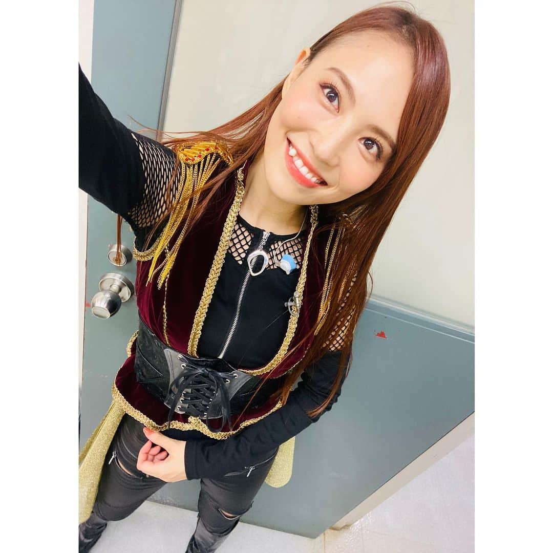 田野アサミさんのインスタグラム写真 - (田野アサミInstagram)「🐕🎤 #シブヤノオト　ありがとうございました！！  📺9月11日(土)が私にとって最高の日になりました。ありがとうございました🧟‍♀️ 全国制覇できたのかも！！？ でもまだまだ足りないね❤️‍🔥🎤笑 そこんとこ夜露死苦ーー！ #ゾンビランドサガ#zombielandsaga#フランシュシュ #田野アサミ#asamitano#佐賀#saga 新衣装 パンツスタイルどうだったでしょうか？🧟‍♀️✨🧡 他にも写真たっくさんなのでまた載せさせてね🧡 沢山の熱い皆の応援📺越しに伝わった!ありがとう！ ※写真撮る時だけマスク外してます I take off the mask only when taking a picture🤍.」9月12日 1時14分 - tano_asami