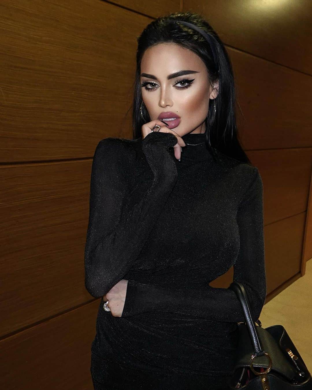 Nita Kuzminaのインスタグラム：「Вы должны прикасаться к ней так, будто кожа не ее бедрах составляет смысл вашей жизни, отпускать ее так, будто вырываете сердце из груди, притягивать назад так, словно хотите признаться в любви прямо сейчас, здесь — на танцполе, и заканчивать танец так, будто ваша жизнь закончилась вместе с ним.. 🥀  _ Платье: @twinscouture」