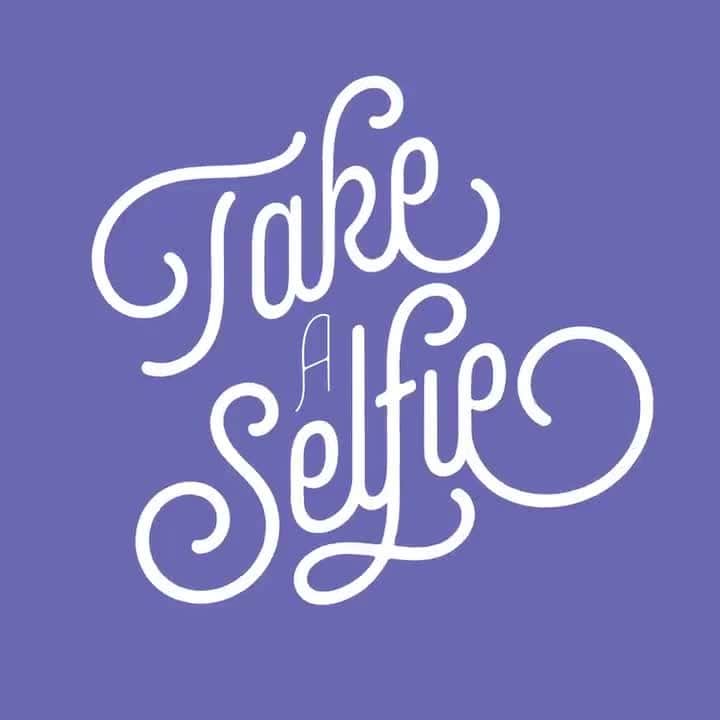 myfontsのインスタグラム：「Following up the success of his popular Selfie, Argentine designer / calligrapher / letterer Maximiliano Sproviero – aka @sprovierotype – brings us Selfie Neue Rounded, a logical expansion of this fun monoline script: https://bit.ly/3DXvhvT」