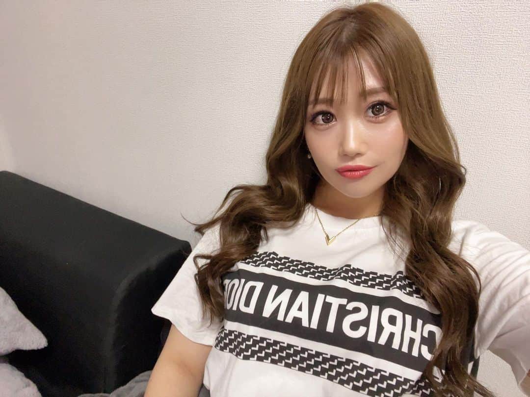 すすきの桃李のインスタグラム：「✳︎ ✳︎ 今週もありがとうございました🤗💡 ✳︎ 平和に終われて幸せ🕊 ✳︎ 待ちに待った日曜日や〜 毎週日曜日が楽しみで楽しみで🥲 ✳︎ シャワーして寝たいけど もう限界や…動けん。。 すこし休憩してから動く…(予定) さすがにメイク落として歯は磨かないと。。 ✳︎ お疲れ様です。皆さん。 ✳︎ ✳︎ #キャバ嬢#バルセロナ#ホステス#豊胸#桃李#ニュークラブ#キャバクラ#夜職#メイク#北海道#札幌#かわいい#すすきの#おっぱい#キャバ#ミナミ#かわいい女の子#歌舞伎町#銀座#ラウンジ#美人#可愛い#すすきのグルメ#札幌グルメ#観光#いいね返し#呑み#ガールズバー#おっぱいに平伏せ」