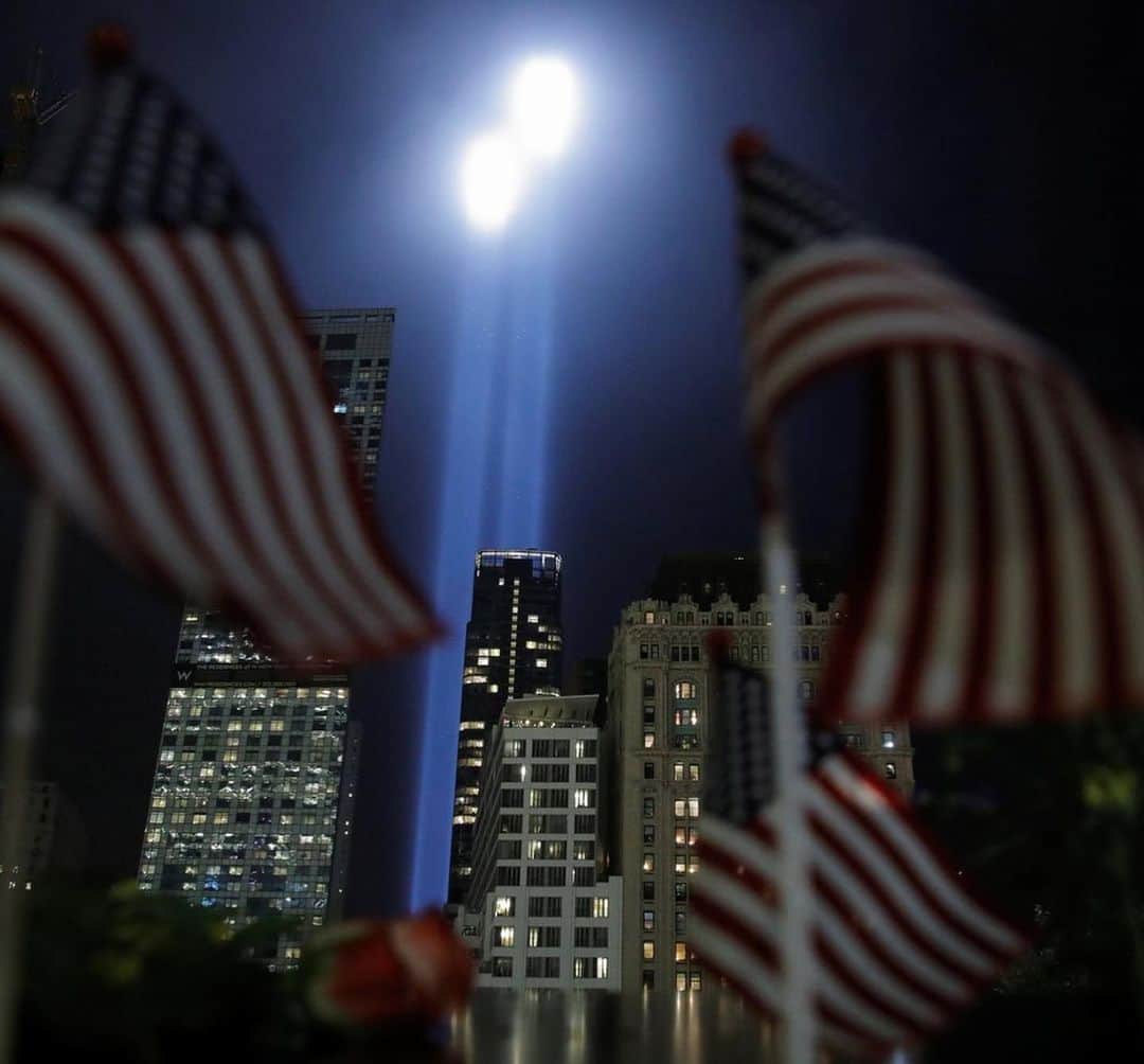 ベイリー・マディソンのインスタグラム：「20 years ago marks the moment when time stood still, lives were lost, an enemy attacked America, the faces of first responders became the faces of heroes, the faces of civilians all over the word coming together became heroes, and America was United in strength and hope. I’m in upstate NY filming right now, and it feels surreal to be so close to the city during today. My heart and thoughts are with the families, especially with the new life that has been born within these families. ❤️ #neverforget」