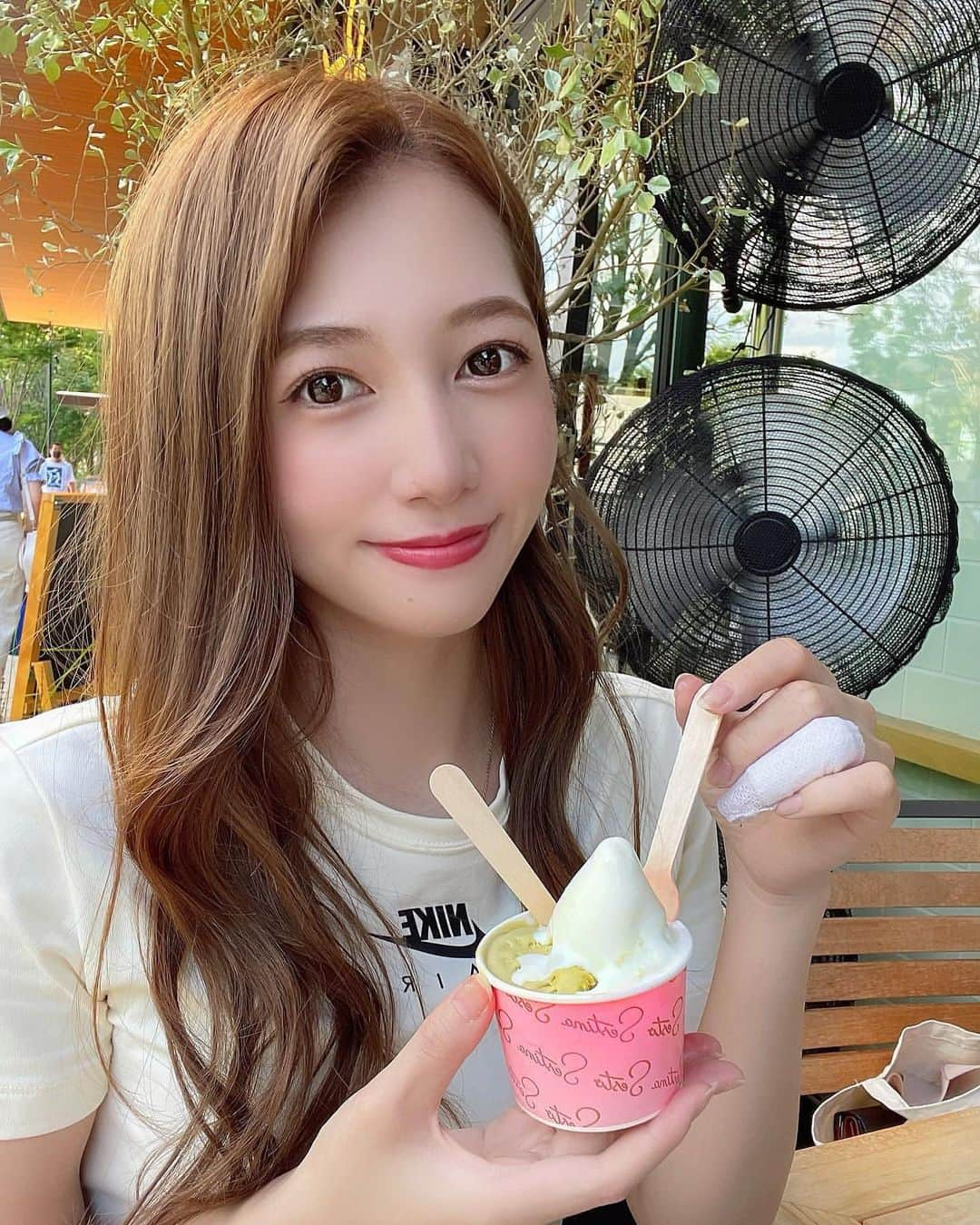 美女美容事情さんのインスタグラム写真 - (美女美容事情Instagram)「《暑い時はアイスクリーム🍨🥄🧡》 *⁠ 今回ご紹介させて頂きますのは!!👀❤︎⁠⠀ 美希さん< @ktmk_127 >の素敵なお写真📸⁠⠀⁠⠀⁠⠀⁠ * アイスクリームを食べる美女💖🍨 可愛すぎて癒されますね😊✨ * 美希さん< @ktmk_127 > ⁠⠀⁠⠀⁠⠀⁠⠀ 素敵な投稿ありがとうございました☺️📸✨ *⠀⁠⠀⁠⠀⁠⠀⁠⠀ 美希さんのアカウントには他にも素晴らしい投稿が沢山ありますので是非覗いてみてくださいね💁‍♀️💙⁠⠀⁠⠀⁠⠀⁠⠀ *⠀⁠⠀⁠⠀⁠⠀⁠⠀ △▼△▼△▼△▼△▼△▼△▼△▼△▼ ⁠⠀⁠⠀⁠⠀ ❤🧡💛「美女美容事情」💚💙💜⠀⠀⠀⠀⠀⠀⠀⠀⠀⠀⠀⠀⠀⠀⁠⠀⁠⠀⁠⠀⁠⠀⁠⠀ 👇掲載ご希望の方は👇⠀⠀⠀⠀⠀⠀⠀⠀⠀⠀⠀⠀⠀⠀⠀⁠⠀⁠⠀⁠⠀⁠⠀⁠⠀ @b_b_j.jタグ付けと🖤 #ビジョビ ⁠⠀ 🖤タグ付けお願いします✨⠀⠀⠀⠀⠀⠀⠀⠀⠀⠀⠀⠀⠀⠀⠀⁠⠀⁠⠀⁠⠀⁠⠀⁠⠀ △▼△▼△▼△▼△▼△▼△▼△▼△▼ ⁠⠀⁠ #美女 #美容  #かわいい #インスタ美女 #インスタ女子 #インスタ映え #インスタグラマー #アイスクリーム」9月12日 18時06分 - b_b_j.j