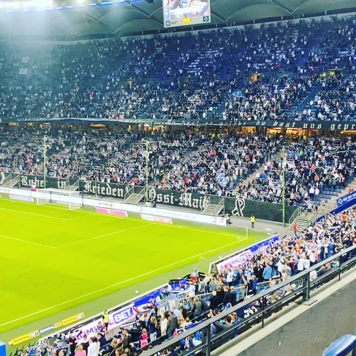 マルセル・ヤンセンのインスタグラム：「Liebe HSV‘er, danke für euren geilen Support gestern Abend!!! Es war eine Hammer Stimmung! #danke #wirsindderhsv #ossimaik 🙏🏻🔷🍀」
