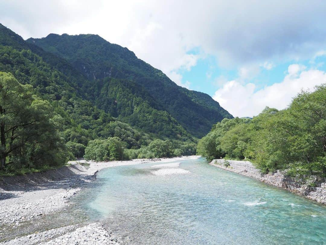 kazumiさんのインスタグラム写真 - (kazumiInstagram)「先週の上高地⛰ 早朝のピリっとした空気もお昼の爽やかな空気もどちらも良き。 大好きでもう何回も訪れているから来年も行こう！と宿の予約をして来たよ。 9月12日今日は宇宙の日みたい🌏 偶然か必然かはわからないけど旦那も今日出発！ 毎日とても楽しいけれど 人生は不思議なことばかり😂  #上高地#kazumi#kazumi旅」9月12日 19時00分 - kazumi0728