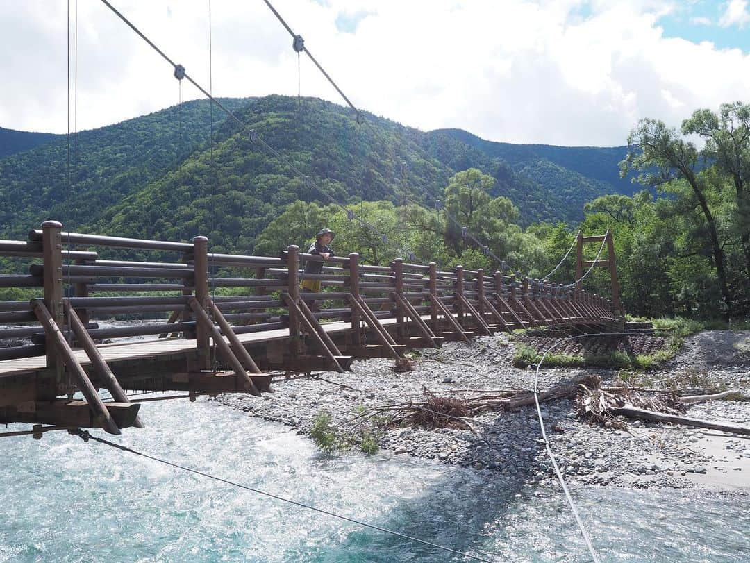 kazumiさんのインスタグラム写真 - (kazumiInstagram)「先週の上高地⛰ 早朝のピリっとした空気もお昼の爽やかな空気もどちらも良き。 大好きでもう何回も訪れているから来年も行こう！と宿の予約をして来たよ。 9月12日今日は宇宙の日みたい🌏 偶然か必然かはわからないけど旦那も今日出発！ 毎日とても楽しいけれど 人生は不思議なことばかり😂  #上高地#kazumi#kazumi旅」9月12日 19時00分 - kazumi0728