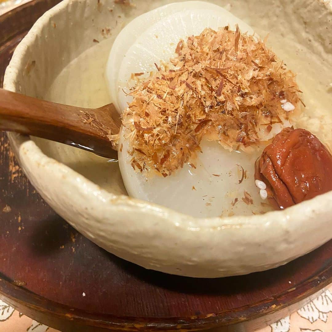 井上咲楽さんのインスタグラム写真 - (井上咲楽Instagram)「. 大根をただ昆布で煮て、かつおぶしと梅干しで食べた すっきり✨」9月12日 10時43分 - bling2sakura