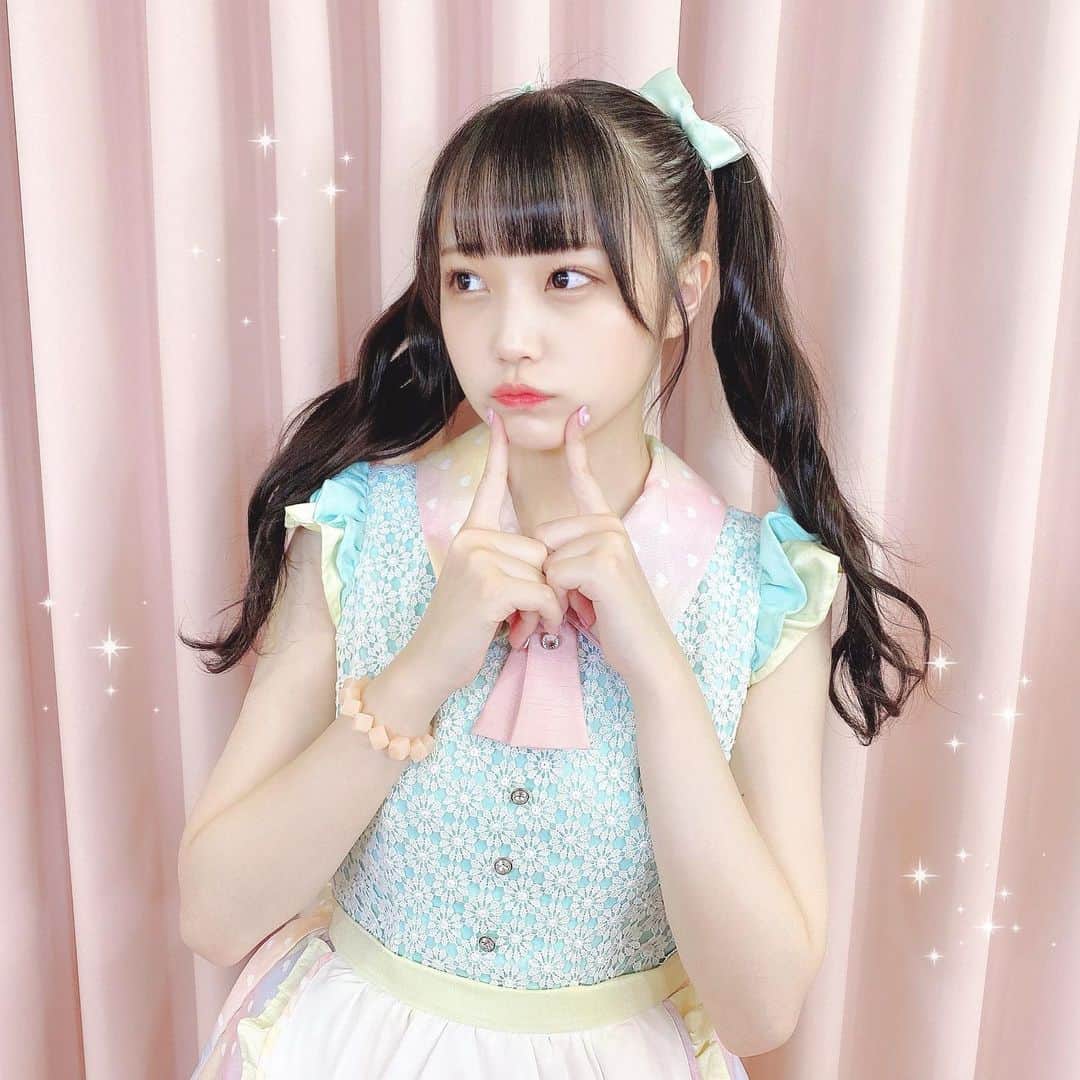 佐藤美波のインスタグラム：「🐱  みなさん、はじめまして！ AKB48 TeamA16期生の佐藤美波と申します。  この度ありがたいことにTwitterのフォロワーさんが2万人を突破致しましたので、正規メンバー昇格2周年目である今日Instagramを開設することになりました🎶🌟  インスタ初心者なので、わからないことだらけですがお手柔らかにどうぞよろしくお願いしますദ്ദി^._.^)  映えとかよくわかりませんが、インスタはせめて可愛く偽装していきたいなと思ってます！！！！！！よろしくお願いします！！！！！！  🐱」