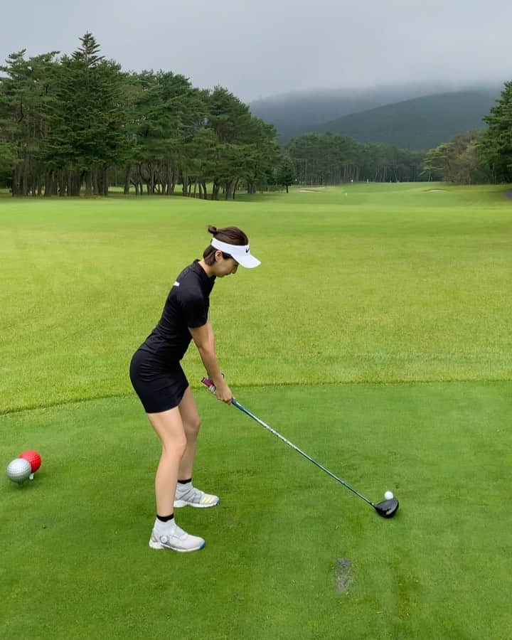 のインスタグラム：「久しぶりのラウンド楽しい☺️☺️  #ゴルフ女子 #ゴルフ男子 #ゴルフコーデ #スポーツ女子  #ゴルフウェア #スポーツ #golf #골프 #골프스타그램 #골프장 #라운드 #골프스윙 #골프사랑 #골프레슨 #아이언샷 #스크린골프  #トレーニング #トレーニング女子 #筋トレ #筋トレ女子 #golfstagram #golfswing #girlsgolf #golfer」
