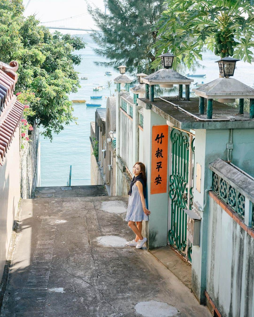 馬曉晴さんのインスタグラム写真 - (馬曉晴Instagram)「🤍 Hey travel, I’m ready when you are  📸 @benbensfilm  👗@dzagecollection 💄@csnticlesweddingmakeup 👟@filahkg  #日系 #人像 #香港 #汀九橋 #影相 #photography #portrait #hongkong #travel #ootd」9月12日 14時31分 - maisyma1999