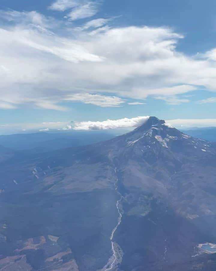 ハー・ミジョンのインスタグラム：「포틀랜드 착륙 20분전.. 우오아우와우오아와아😧  #travel #whataview」